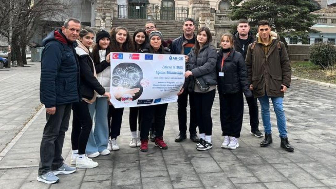 Erasmus Programı Kapsamında Süheyl Ünver Mesleki ve Teknik Anadolu Lisesi Sağlık Hizmetleri bölümünde  okuyan öğrencilerimiz Romanya'da  21 günlük stajlarına başladılar.
